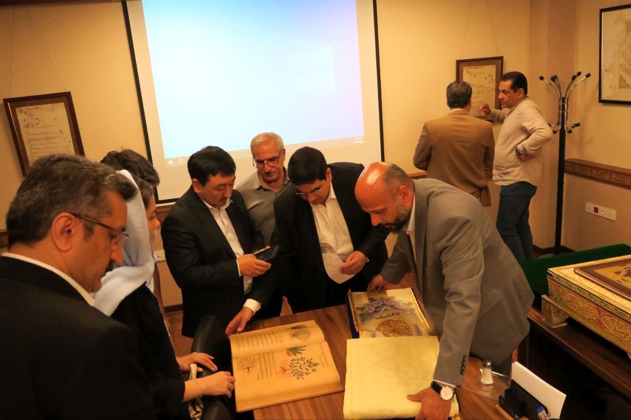 رئیس فرهنگستان علوم قزاقستان خواهان گسترش تعاملات با مرکز بین‌المللی میکروفیلم نور شد