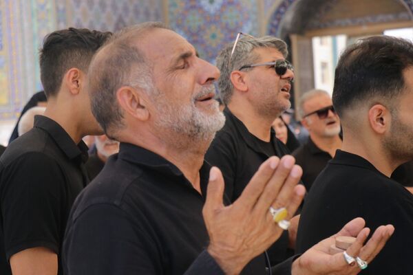 حرم مطهر رضوی غرق در ماتم اباعبدالله الحسین(ع)