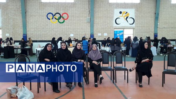 برپایی بازارچه مدرسه‌ای در مجتمع عشایری امید انقلاب