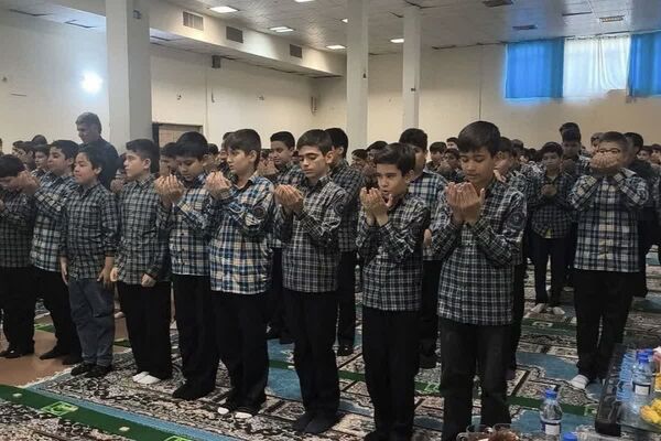 طنینِ نیایش در مدرسه