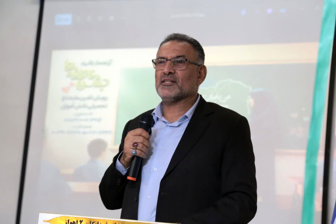 ترویج فرهنگ کتاب‌خوانی؛ گامی مؤثر در رشد فکری دانش‌آموزان بشمار می‌آید