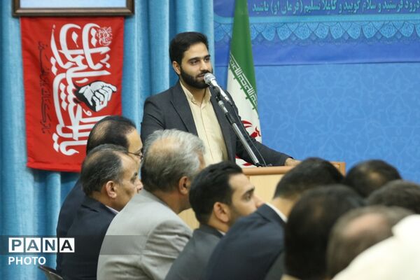دیدار مدیرکل آموزش‌وپرورش یزد با نماینده ولی‌فقیه
