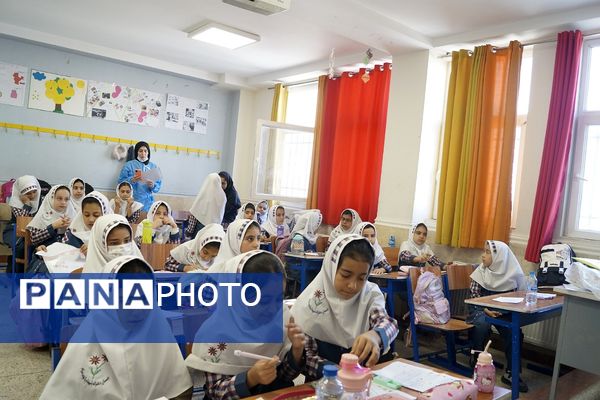 آموزش بهداشت دهان و دندان در مدرسه شهدای ۱۵ خرداد