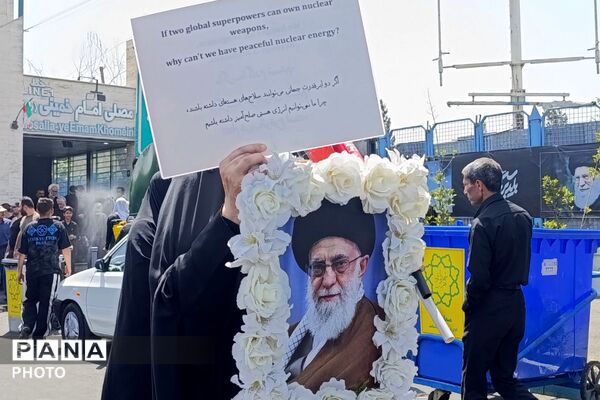 جمعیت بی‌شمار در صحن‌ های مصلی؛ آخرین لحظات وداع با رهبر