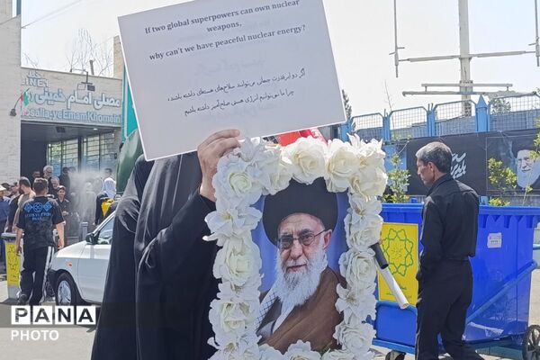 جمعیت بی‌شمار در صحن‌ های مصلی؛ آخرین لحظات وداع با رهبر