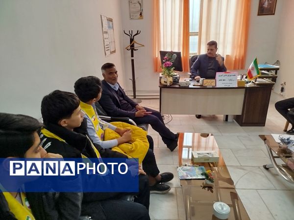 جلسه شورای دانش‌آموزی دبیرستان پسرانه متوسطه اول سما شهرستان کاشمر به مناسبت ایام دهه فجر 