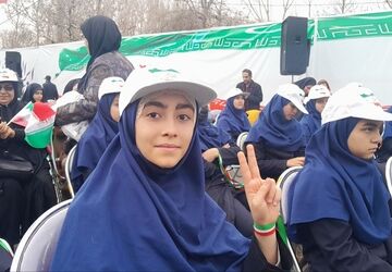 از کودک تا کهنسال؛ تصویر زنده‌ای از عشق به میهن در ۲۲ بهمن