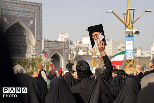 سوگ و حزن اعلام شهادت رهبر معظم انقلاب در حرم مطهر رضوی-۲