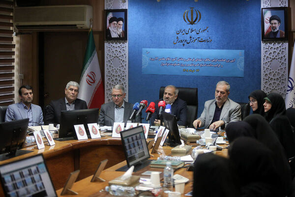 آیین بزرگداشت  اولین سالگرد شهدای فرهنگی و دانش آموز دفاع مقدس 12 روزه