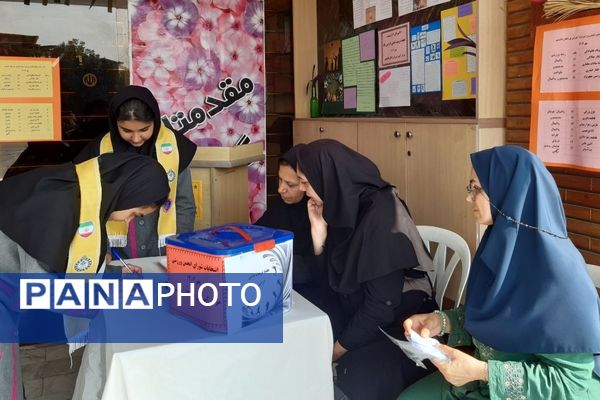 افتتاح سومین المپیاد ورزشی درون‌مدرسه‌ای در دبیرستان فرزانگان قائمشهر