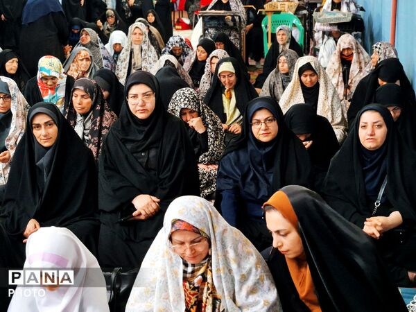 اقامه نمازجمعه با حضور فرهنگیان و دانش‌آموزان در گلوگاه
