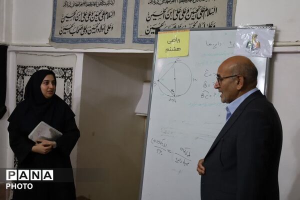  بازدید مدیرکل آموزش و پرورش استان یزد از کلاس‌های جهادی مسجد ملا اسماعیل 