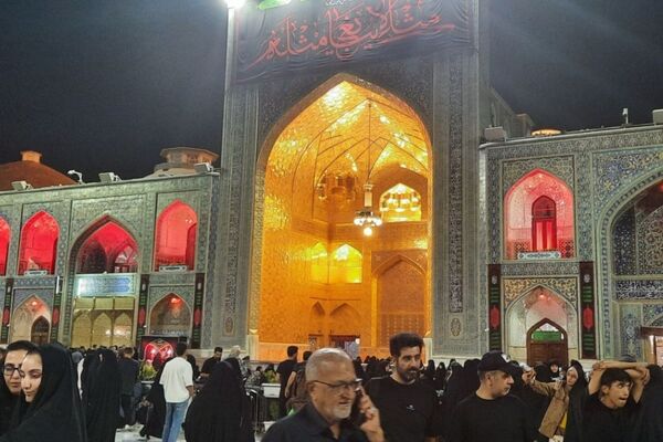 زیارتی دلچسب در حرم امام مهربانی ها با عطر شهدای میناب