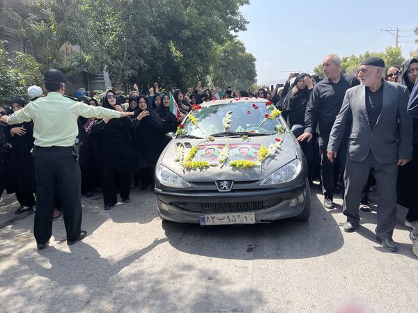 تشییع پیکر شهید ایمان وحیدی در آشخانه