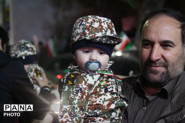 خیابان‌ها بیدارند، ملت در کنار وطن