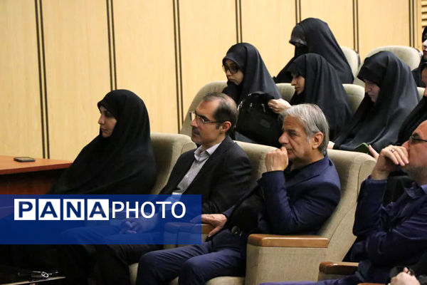 همایش ادبی هنری «مزد خدمت» در قم