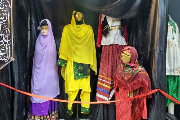 برپایی نمایشگاه «هویت و تاریخ پوشش ایرانی» در حسینیه صاحب‌الزمان (عج) گناوه