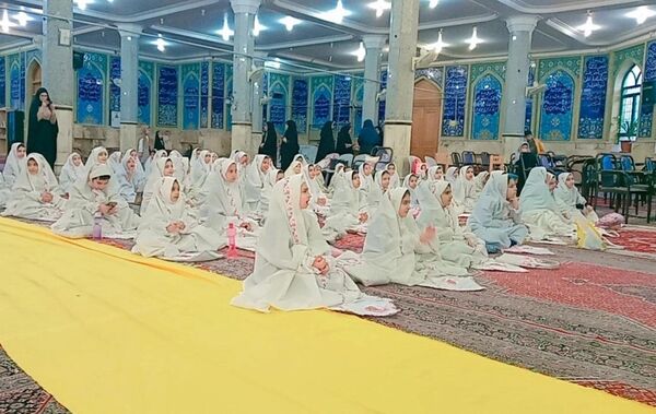 دانش‌آموزان بویین‌زهرایی در جشن روزه‌اولی‌ها از خدای خود تشکر کردند