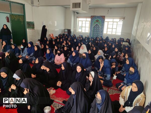  کارشناسان نیروی انتظامی و راهور میهمان دبیرستان شاهد تکتم ناحیه ۳ 