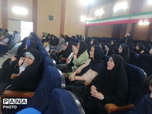 مراسم اختتامیه نمایشگاه های دانش آموزی مدرسه انقلاب  بروجرد 