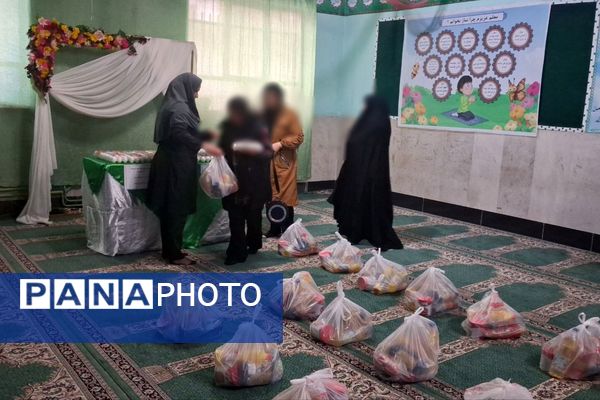 توزیع بسته‌های معیشتی در مدرسه عمار نصیرشهر