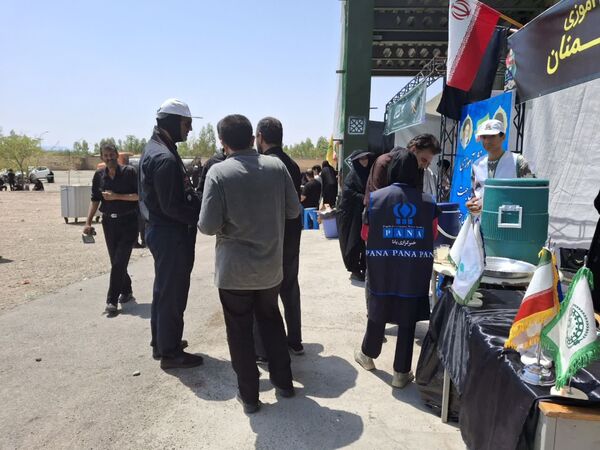خدمت‌رسانی موکب‌ سازمان دانش‌آموزی استان سمنان به جاماندگان اربعین 