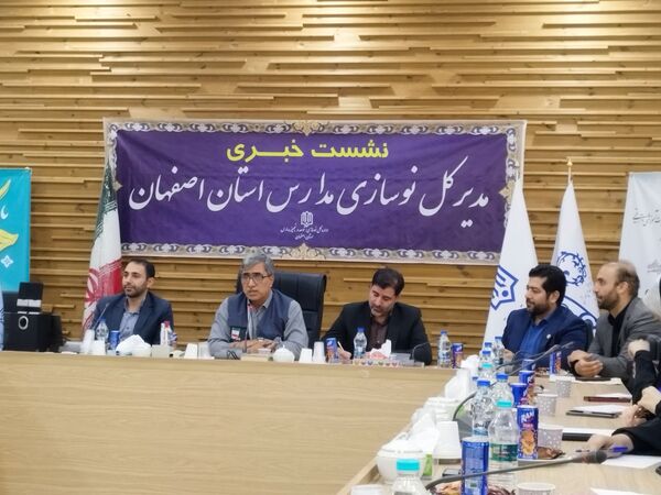 نشست خبری مدیرکل نوسازی مدارس استان اصفهان با دانش آموز خبرنگاران پانا