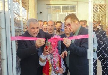 افتتاح زمین چمن مصنوعی توسط مدیر کل آموزش و پروش استان