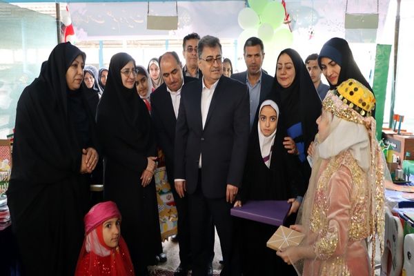 جدال آموزش حافظه‌محور با یادگیری تمام‌ساحتی در نمایشگاه خلاقیت بوشهر