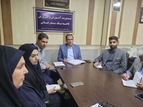جلسه ستاد شاهد با حضور مسئولان بنیاد شهید در ناحیه یک بندرعباس
