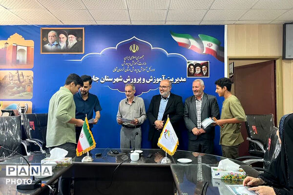 تجلیل از افسرانِ رسانه‌ایِ دانش‌آموز در جاجرم