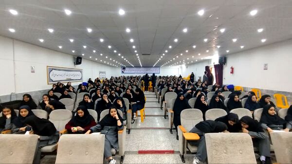 برگزاری همایش ویژه دانش آموزان کنکوری در خلیل آباد 