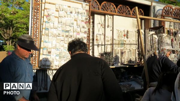 نمایشگاه تخصصی محصولات ارگانیک و صنایع دستی در بوستان لاله شهر کهک