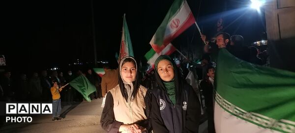 اجتماع مردمی و همخوانی سرود ملی در شهربار نیشابور