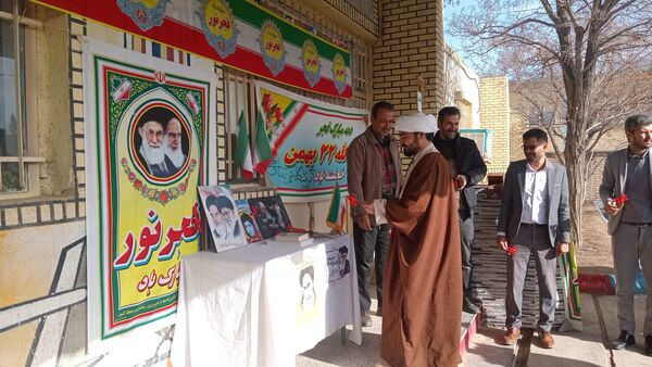 طنین زنگ انقلاب در مدرسهٔ شهید صادقی باخرز