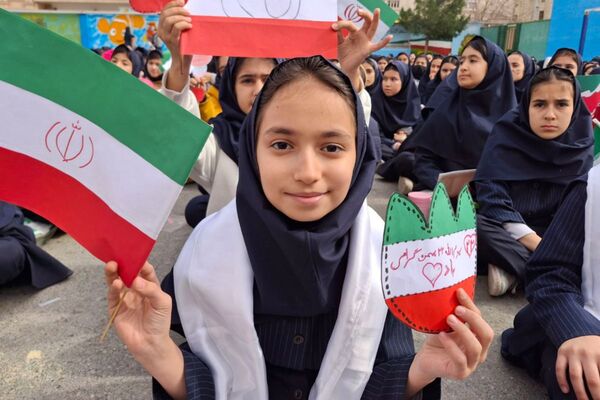 از کلاس درس تا شکوه انقلاب؛ شور دانش آموزی،  شور فجر