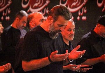 حضور مردم کرج در تجمع شبانه با مراسم عزاداری در شب دوم محرم