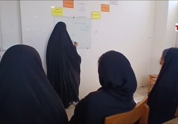 انس نوجوانان روستای صرم قم با کتاب و کتابخانه