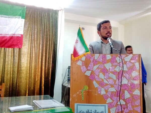 جشن تقدیر از دانش‌آموزان برتر دبیرستان علی‌سایانی فین