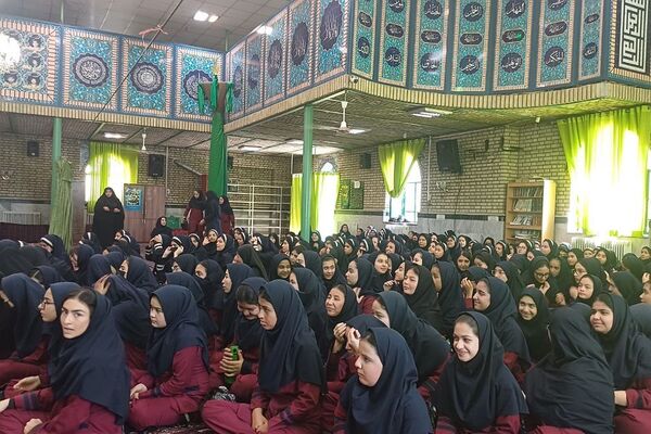 محفل انس با قرآن کریم با حضور پرشور دانش‌آموزان شهر آبسرد شهرستان دماوند