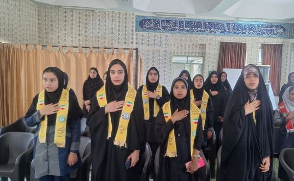 تجلیل از دانش‌آموز خبرنگاران پانا در لردگان