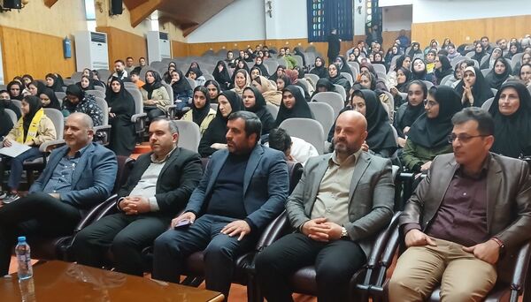 آیین تجلیل از دانش آموزان برتر دبیرستان عترت محمودآباد 