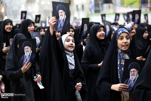 برگزاری همایش بزرگ جمع‌خوانی دانش‌آموزان با اجرای سرود و نوحه حماسی «باید برخاست»