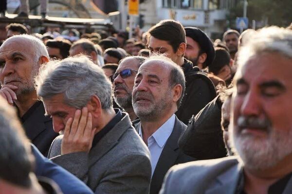 عزاداری مردم مشهد به مناسبت شهادت خادم الرضا(ع)، آیت الله رئیسی و همراهان ایشان