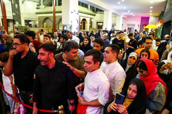 حضور بازیگران فیلم «قلب رقه» در قم