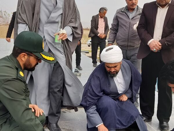غبارروبی مزار شهدای شهر قاضی و شهر آوا 