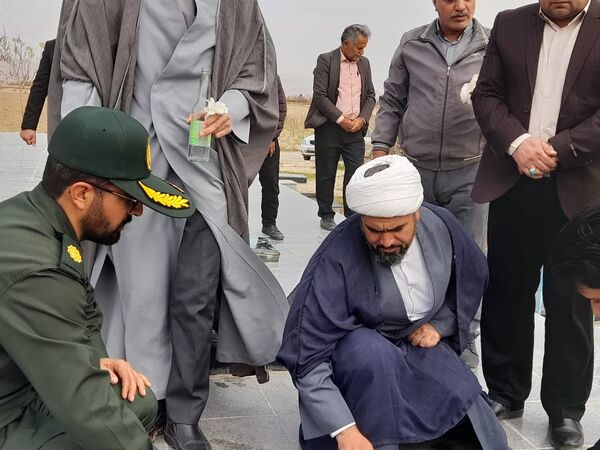 غبارروبی مزار شهدای شهر قاضی و شهر آوا 
