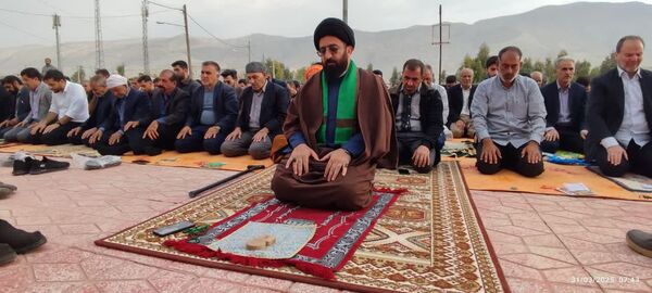 نماز عید بندگی، در جوار امامزاده سید صلاح الدین محمد اقامه شد