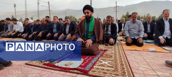 نماز عید بندگی، در جوار امامزاده سید صلاح الدین محمد اقامه شد