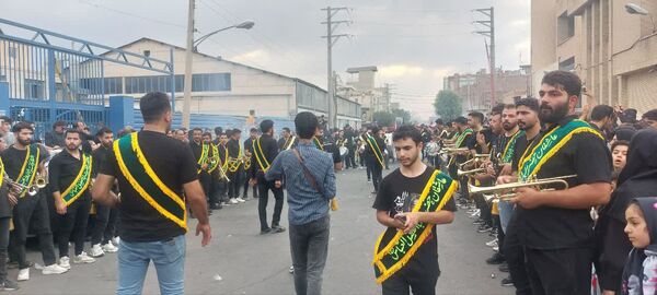 استقبال عزاداران حسینی از کاروان نمادین اسرای کربلا در قم